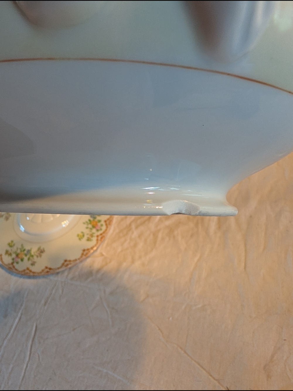 💥SALE💥Vintage White Porcelain Covered Serving Bowl with Gold Trim/Floral Motif - Picture 5 of 7